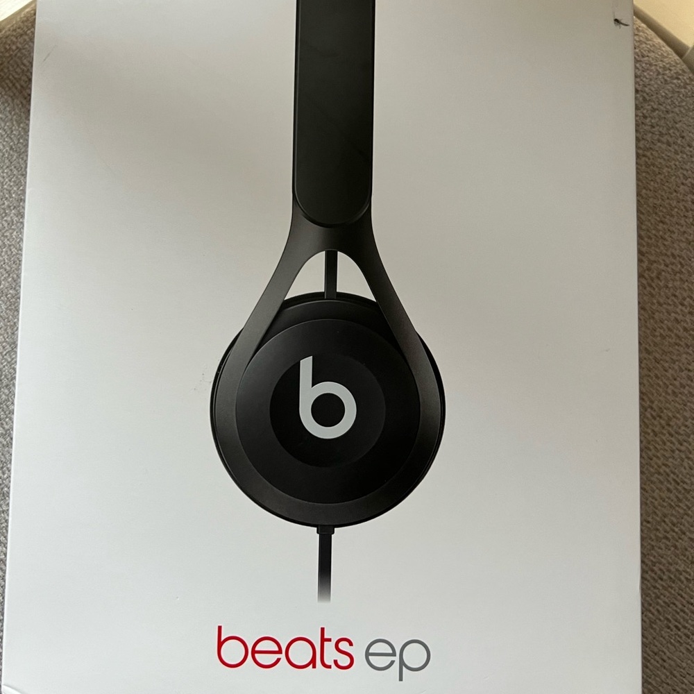EUC black Dr. Dre Beats EP over the ear headphones